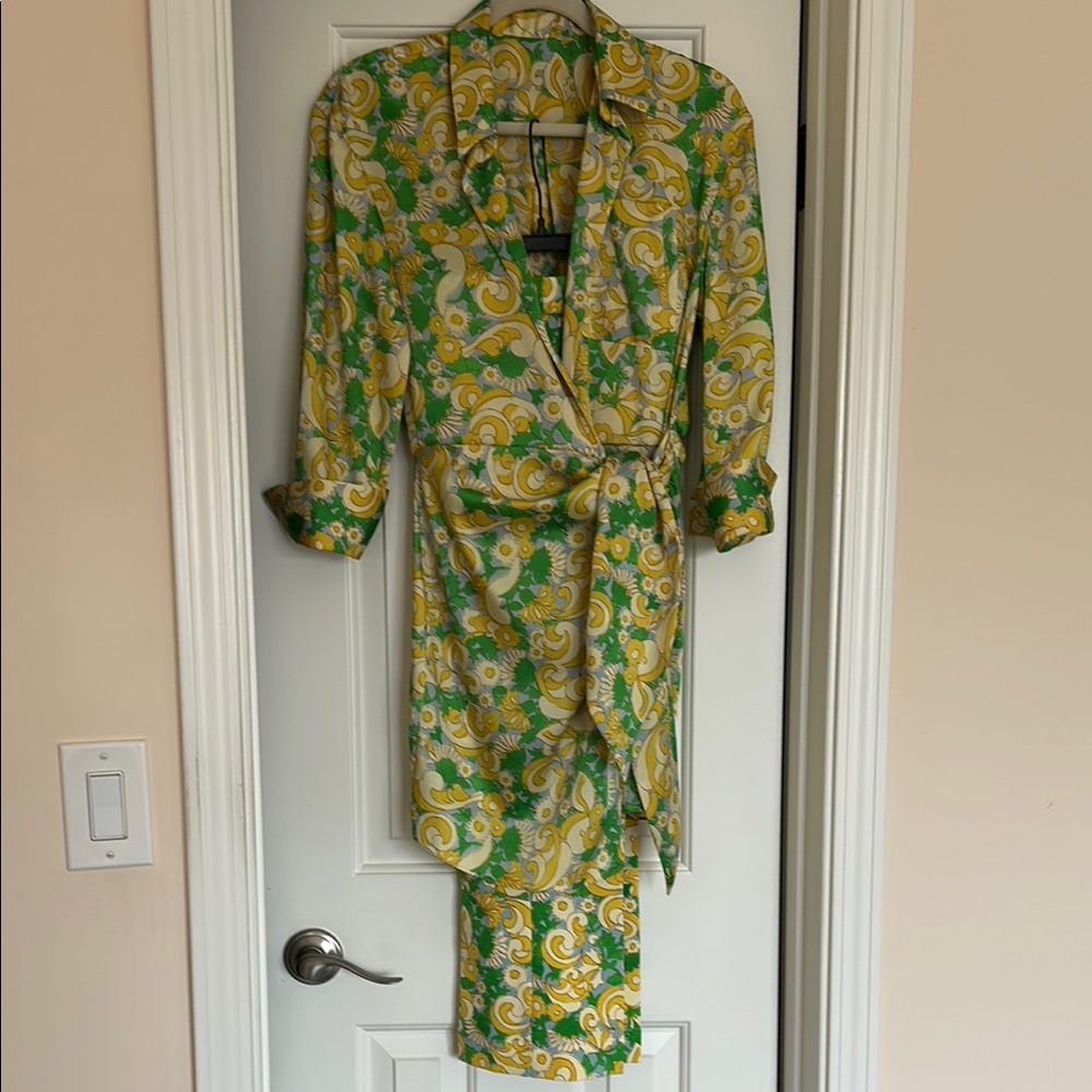 Green and Yellow Patterned Wrap Suite